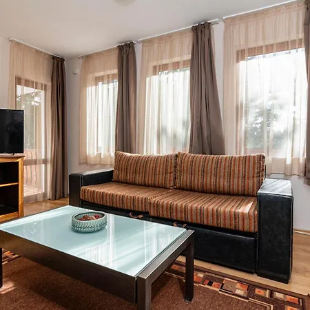 Апартхотел за гости евелин 3*