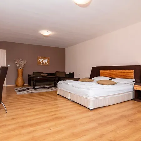 Апартхотел за гости евелин Пампорово