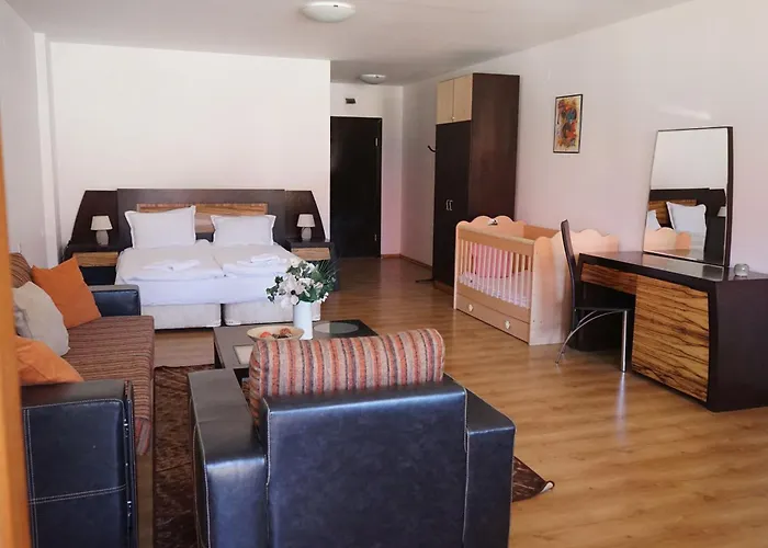 за гости евелин 3*