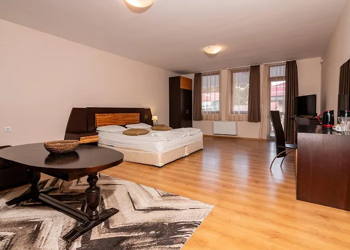 за гости евелин Apart Otel 3*